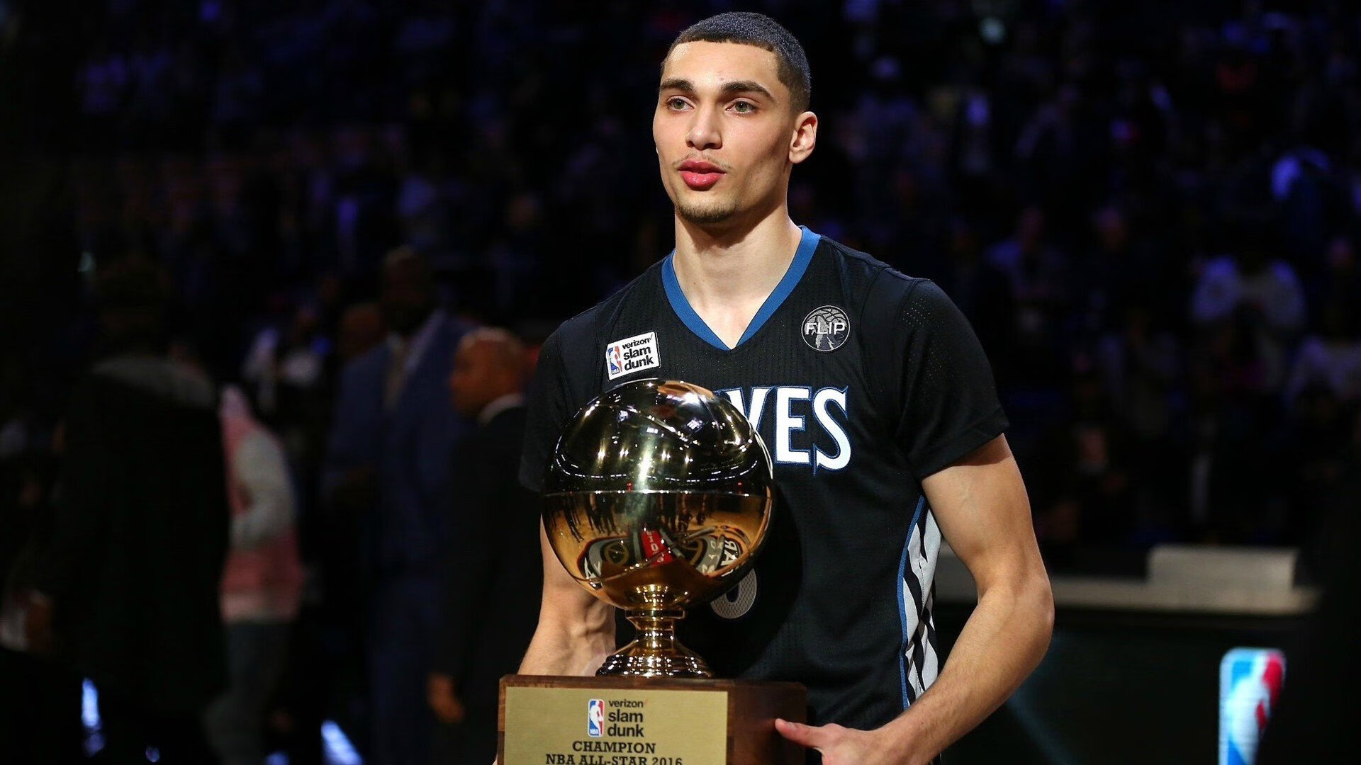 冬季两项世界杯赛场风雪考验运动员体能,冬天举办世界杯